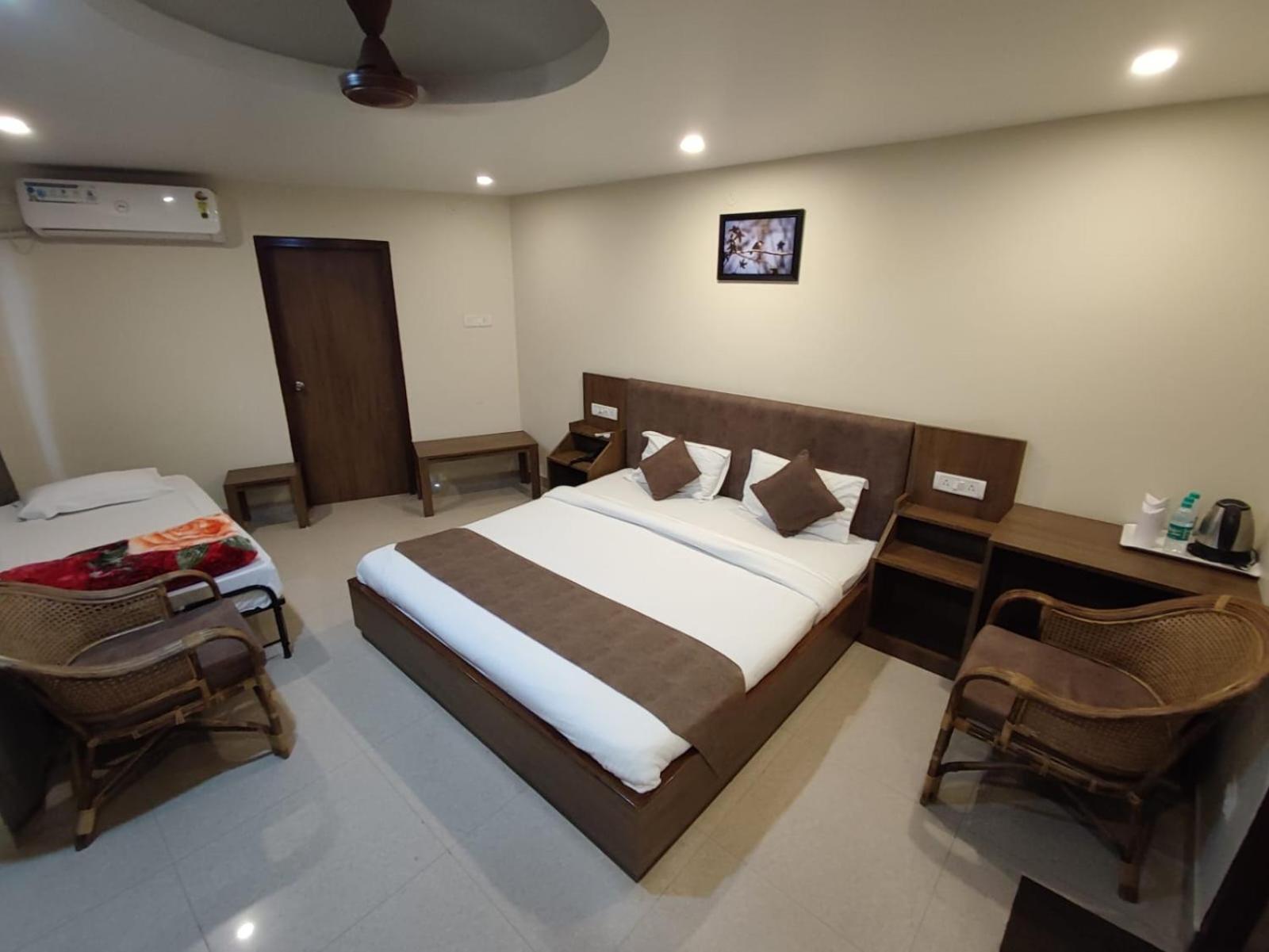 Swagatam Inn, 5 Minutes Walk From Guwahati Railway Station Екстериор снимка
